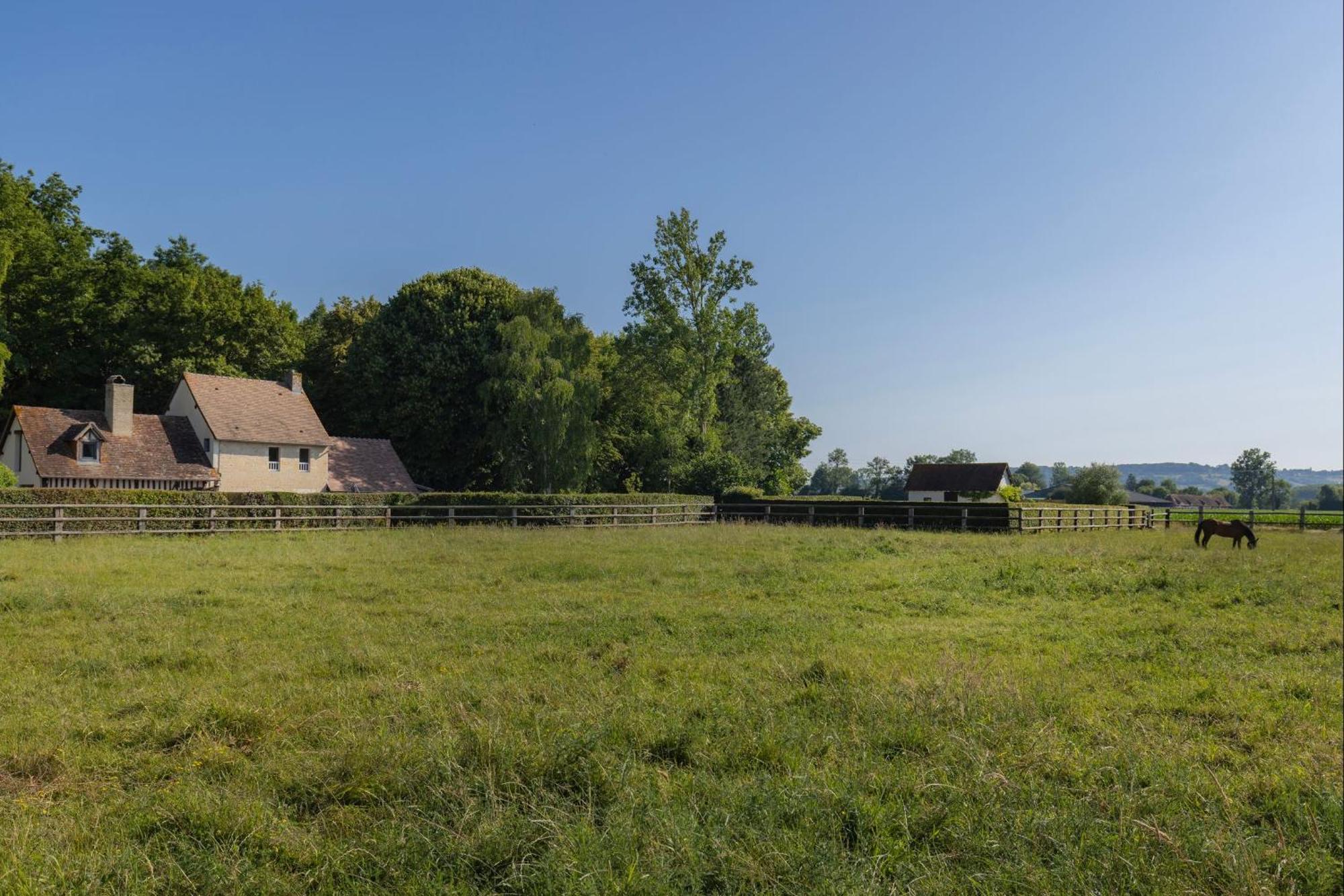 Villa Bagatelle Avec Jardin Et Piscine Chauffee Bieville-en-Auge Exterior foto